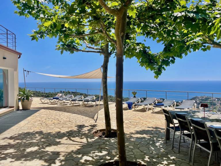 Fully equipped villa with jacuzzi, barbeque & terrace | Panoramic view | Pet-friendly — photo 4