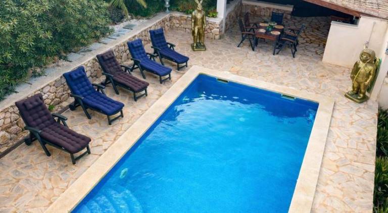 Vacation home with patio, private pool & yard in Santanyi