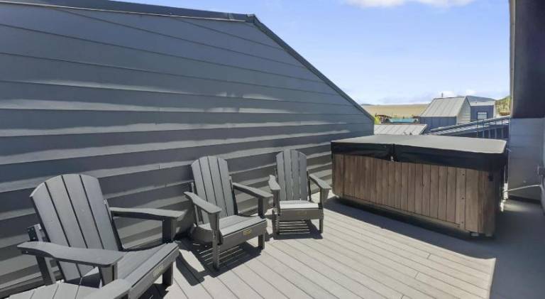 Vacation home with jacuzzi — photo 3