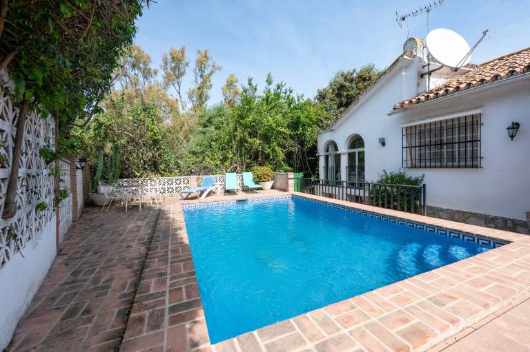Fully equipped beautiful villa with fast internet, garden & pool | Mountain view | Next to the beach | Dogs allowed — photo 2