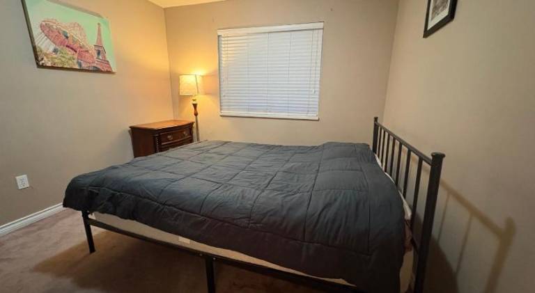King George Blvd Budget Suite Free Parking & Fast Wi Fi