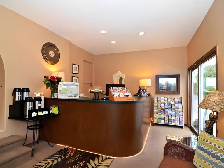 Lovers Point Inn — photo 4