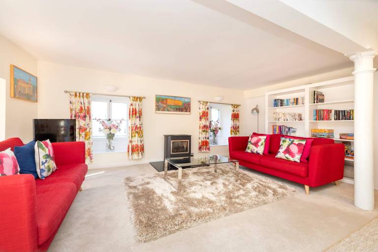 Secluded Brewery Apartment next to the Royal Mile