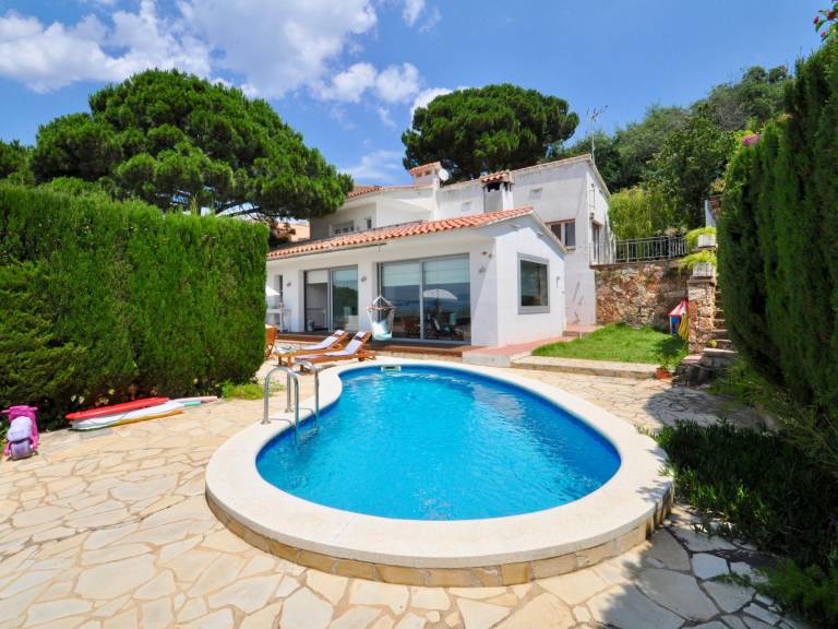 Fully equipped house with private pool, BBQ & yard | Dogs allowed in Lloret de Mar
