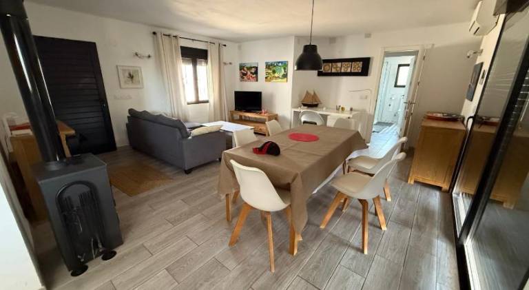 Villa with terrace, barbecue & yard — photo 2