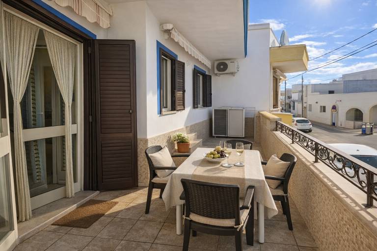 Rental apartment with patio & yard — photo 4