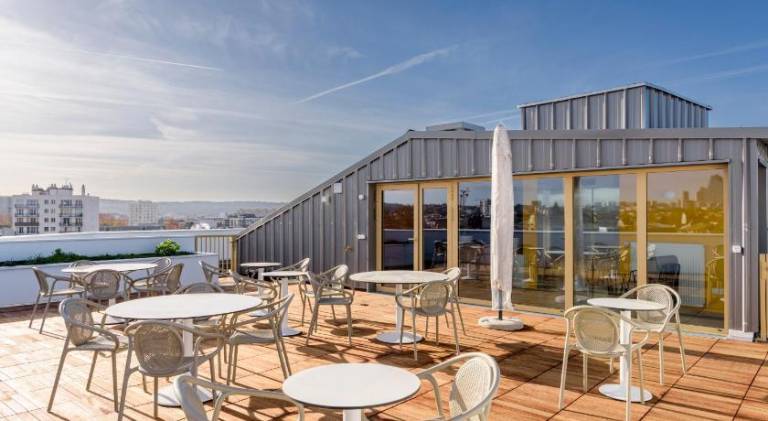 Nice serviced apartment with terrace & yard | Dogs allowed in Suresnes
