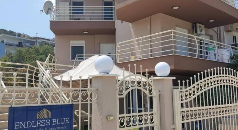 Villa with patio, jacuzzi & yard in Kavala