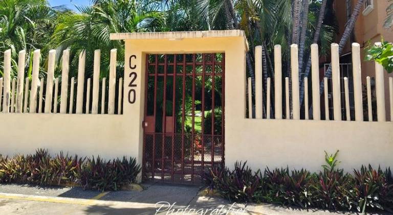 Vacation home with pool in Zihuatanejo