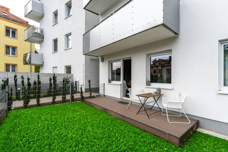 Holiday apartment with yard — photo 3