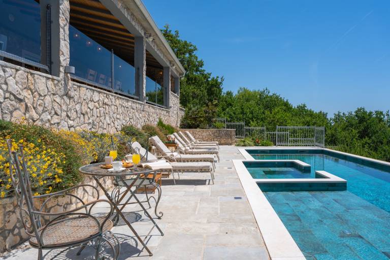 Fully equipped villa with BBQ, garden & private pool | Water view | Pets allowed — photo 5