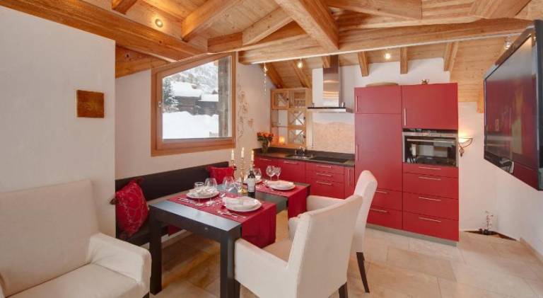 Chalet with jacuzzi — photo 3