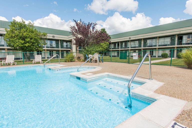 Days Inn by Wyndham Elizabethtown — photo 5