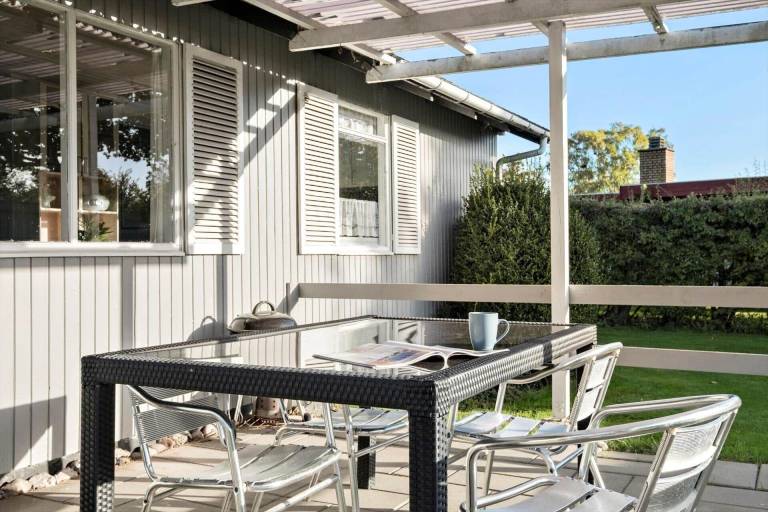 House with BBQ & patio — photo 2