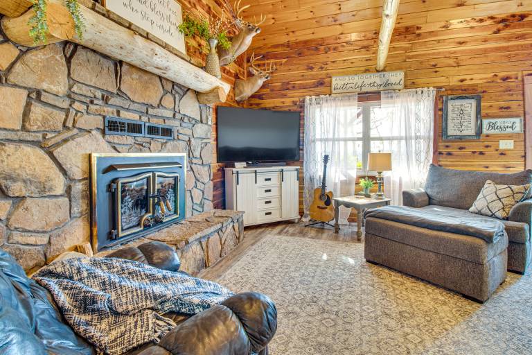 Expansive Mountain Home Rental w/ Yard & Fire Pit! — photo 5