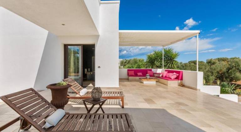 Villa with barbeque, yard & patio — photo 4