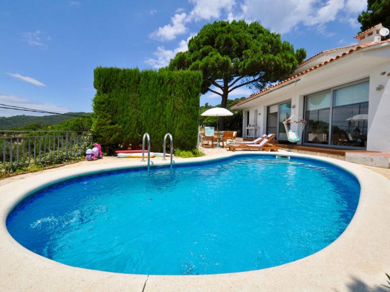Fully equipped house with private pool, BBQ & yard | Dogs allowed — photo 3