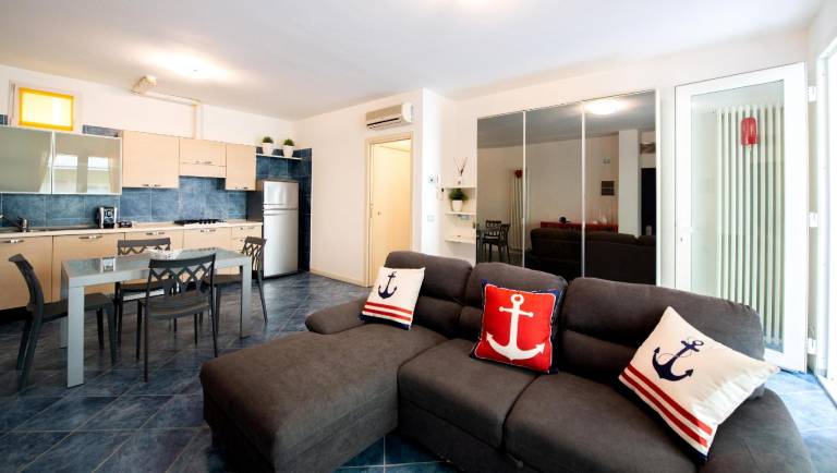 Apartment with terrace — photo 2