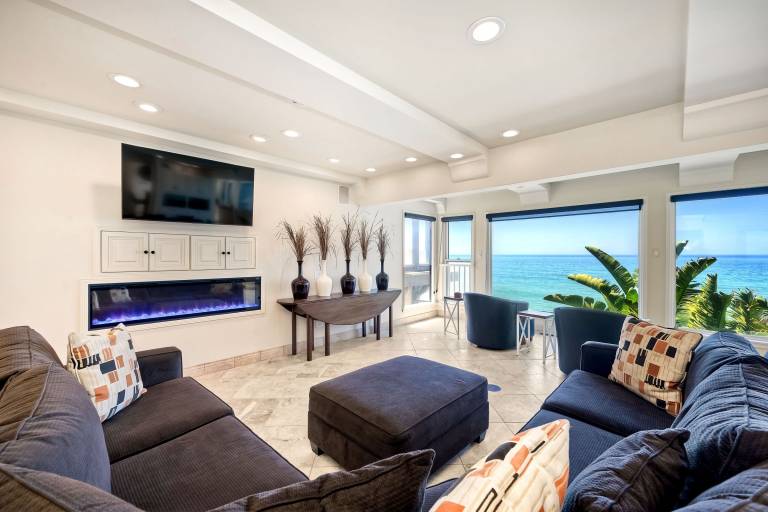 Oceanfront, Hot Tub, Private Beach, Fire Pit — photo 2