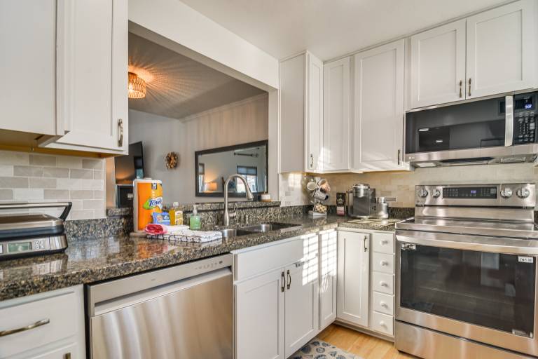 1 Block to Sunset Beach: Dog-Friendly Family Home — photo 5