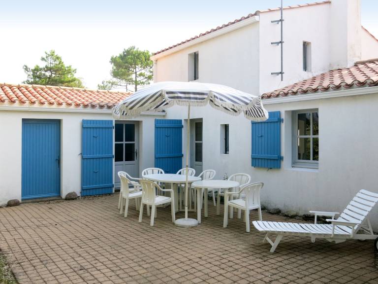 Fully equipped charming vacation home with garden & patio | Next to the beach | Pets allowed — photo 3