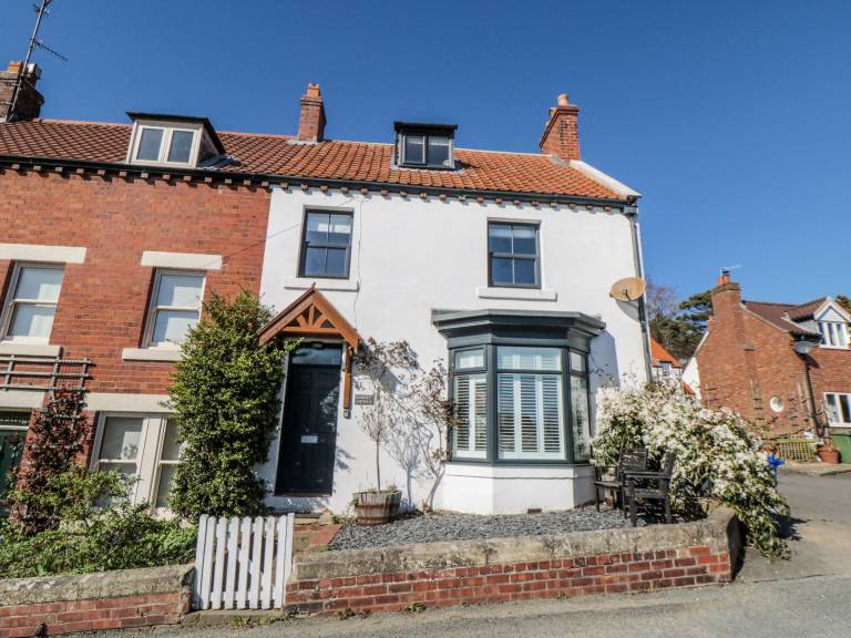Family-friendly nice cottage with patio & garden | Dogs allowed in Whitby