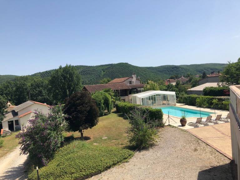 Rental apartment with terrace, pool & barbecue — photo 3
