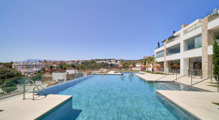 Apartment with pool — photo 3