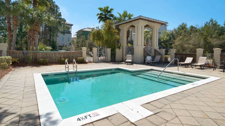 Vacation home with pool, yard & fast internet | City view | Good for workation — photo 4