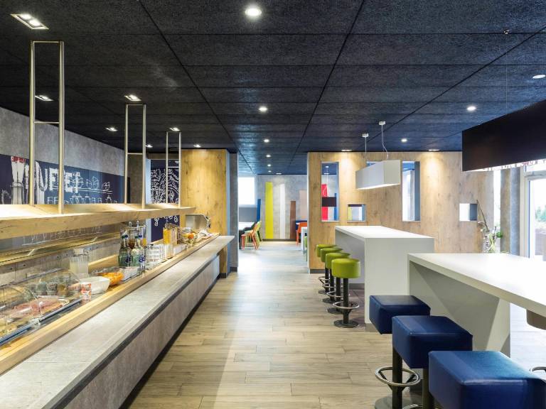 Ibis Budget Zurich Airport — photo 2