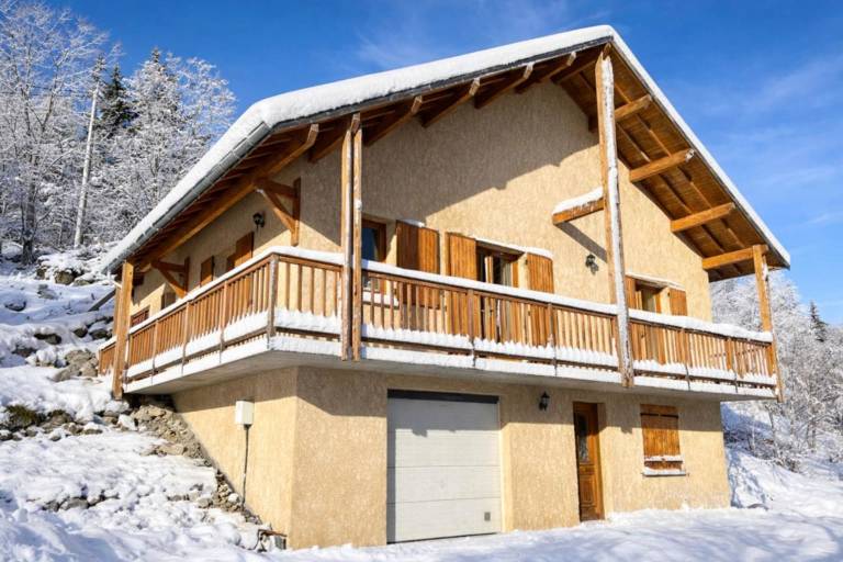 Family-oriented wonderful house with garden & patio | Next to the ski | Dogs allowed in Briançon