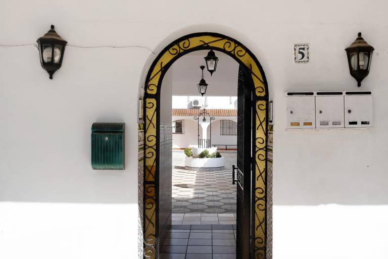 Rental apartment with barbecue & terrace | City view — photo 2