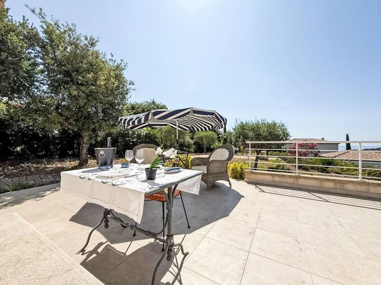 Rental apartment with terrace, yard & pool | Sea view | Pet-friendly — photo 3