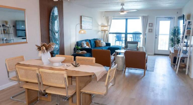 Apartment with pool & hot tub — photo 5