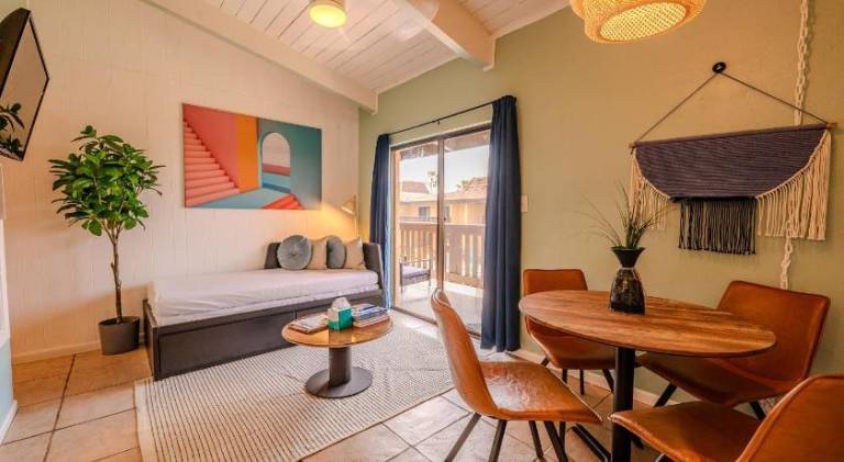 Fully equipped rental apartment with BBQ & pool | Beach nearby | Perfect for remote work | Dogs allowed in South Padre Island, TX