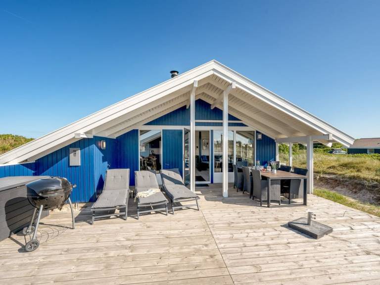 Children-friendly vacation home with patio & jacuzzi | Next to the beach | Pets allowed — photo 4