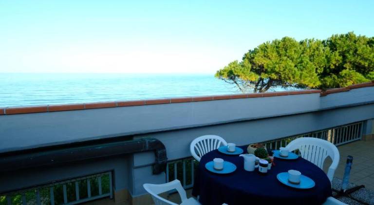 Lovely holiday apartment | Next to the beach | Pets allowed in Pineto