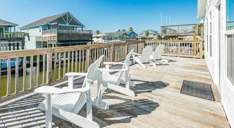 Vacation home with barbeque, yard & pool — photo 4