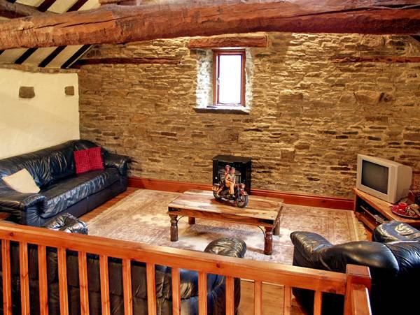 Cottage with hot tub, sauna & garden — photo 3