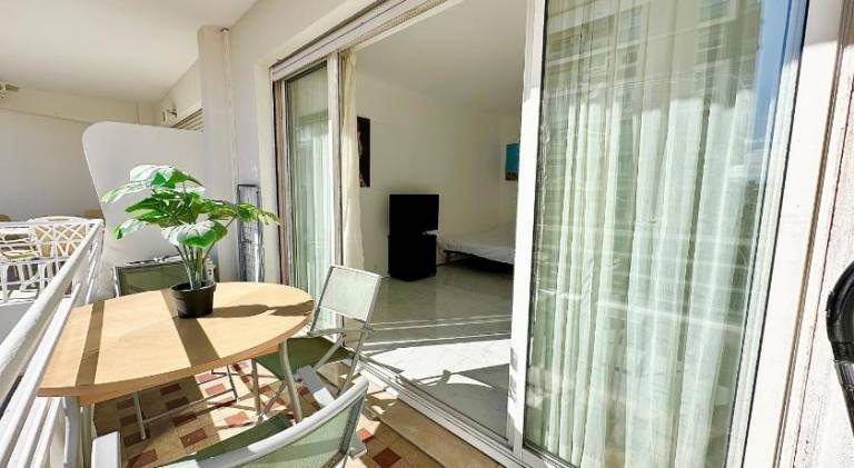 Pleasant rental apartment with patio | Close to the beach | Perfect for remote work | Pets allowed — photo 5