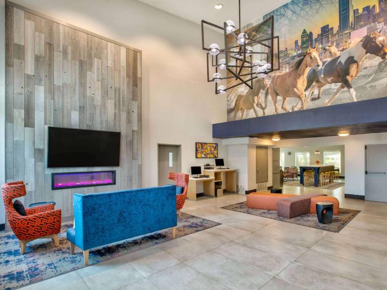 La Quinta Inn & Suites by Wyndham Dallas - Las Colinas — photo 3