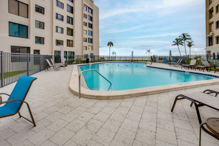 4 Mi to Lovers Key SP: Modern Condo w/ Ocean Views — photo 3