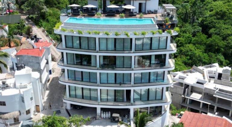 Serviced apartment with terrace & pool in Sayulita