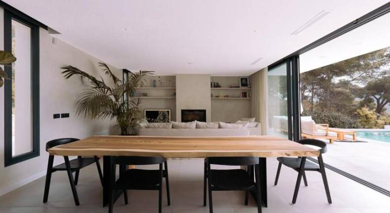 Villa with pool — photo 2