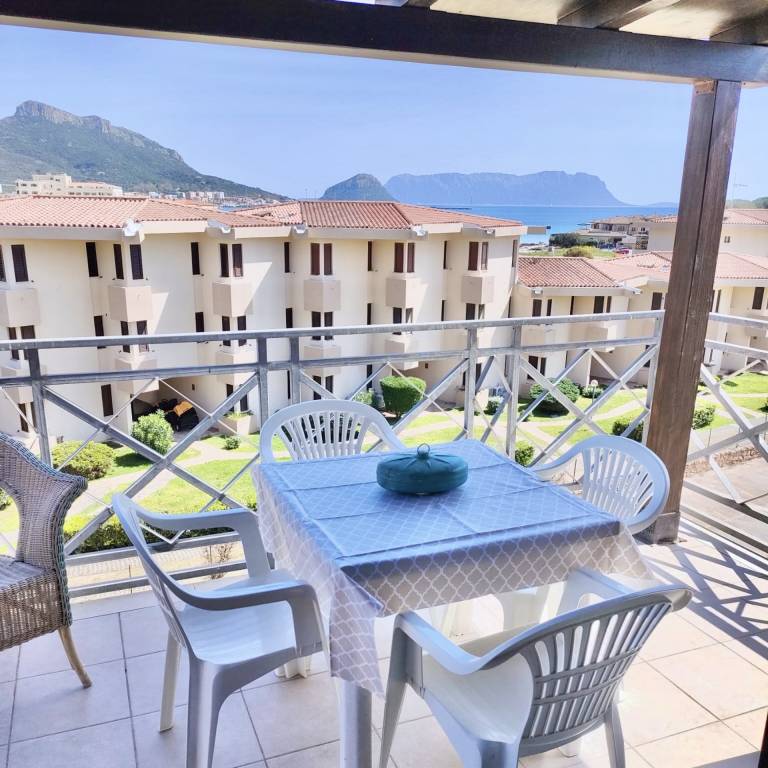 Children-friendly beautiful rental apartment with patio | Sea view | Beach nearby | Pets are welcome in Golfo Aranci