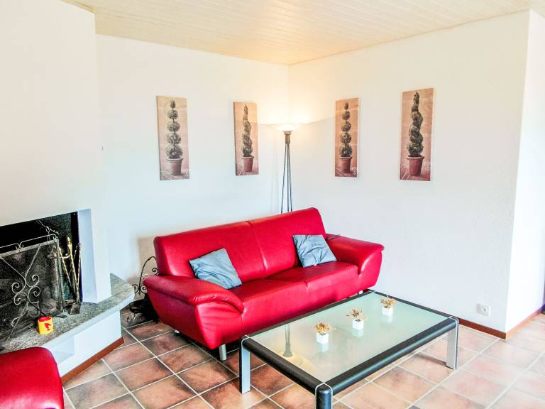 Apartment with BBQ & patio — photo 3