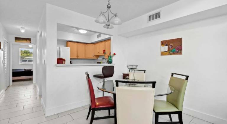 Walk to Downtown - 3BR with Hot Tub & Games — photo 5
