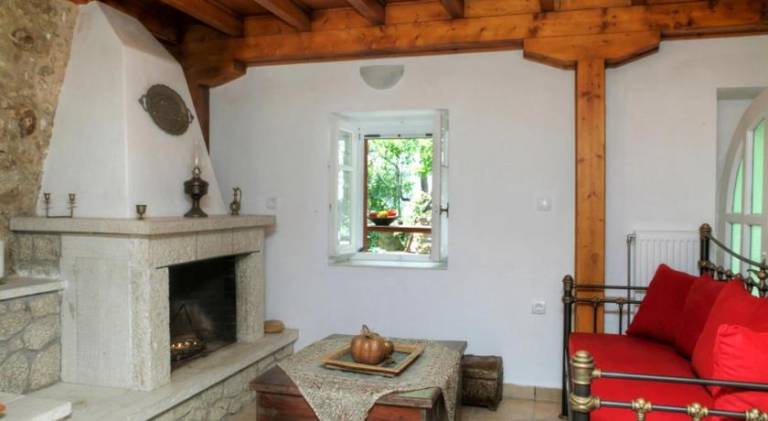 House with hot tub — photo 2