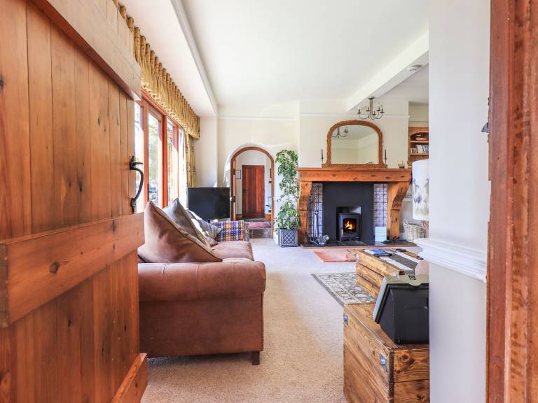 Family-friendly lovely cottage with sauna, patio & yard | Pet-friendly — photo 4