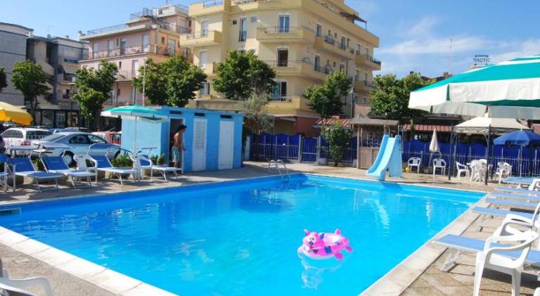 Serviced apartment with pool | Beach nearby | Perfect for remote work | Pets allowed in Rimini